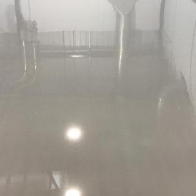 Flow applied self smoothing resin floor